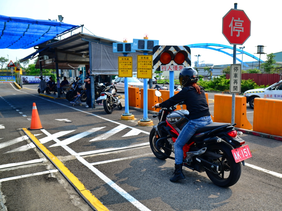 台中重機駕訓班 優惠專線 0921154707 小揚教練 高速駕訓班大重機考照